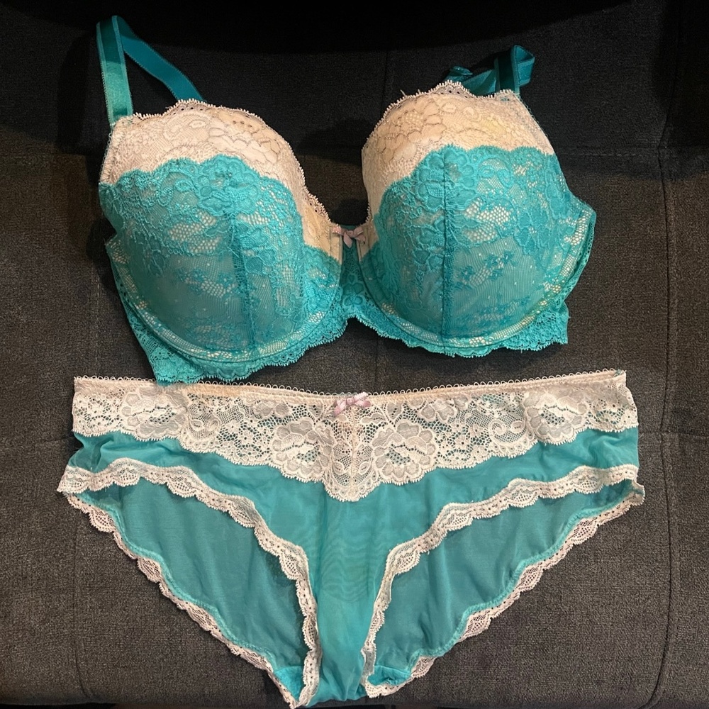 Vintage Victoria's Secret bra and panty set